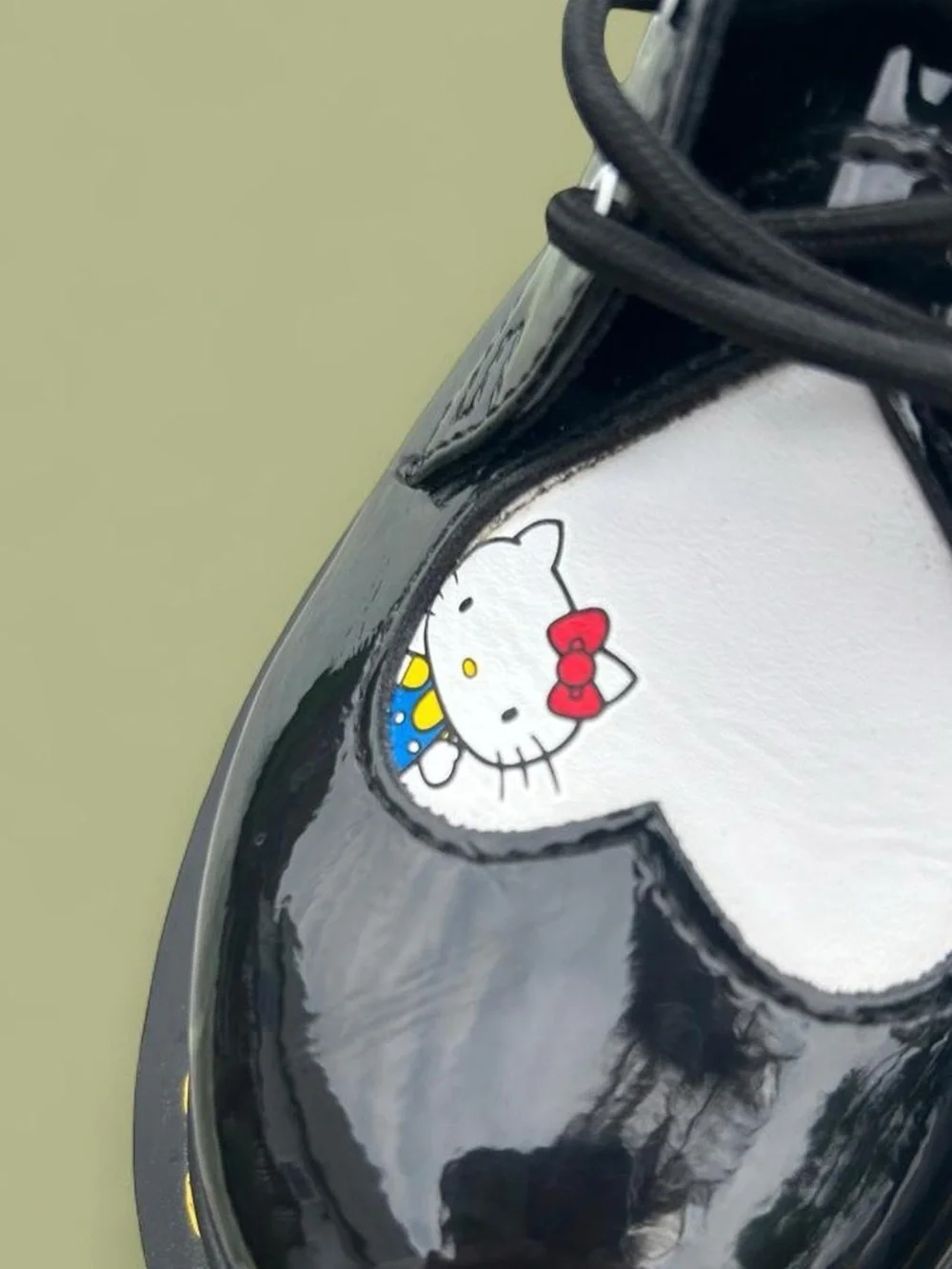 Dr. Martens x Hello Kitty black platform shoes!